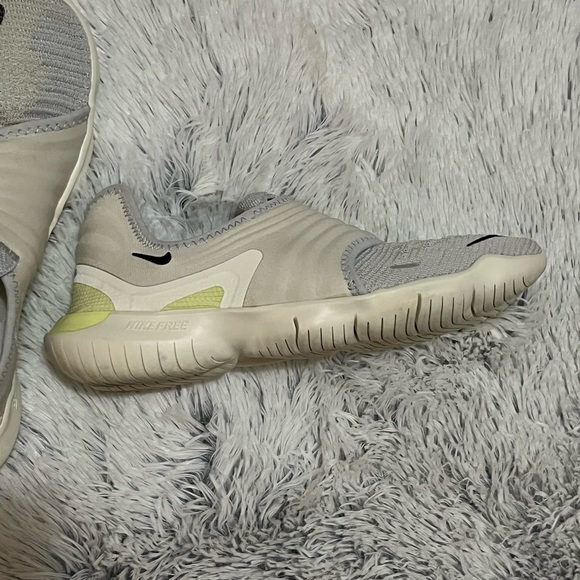 Nike Frees - Picture 2 of 3